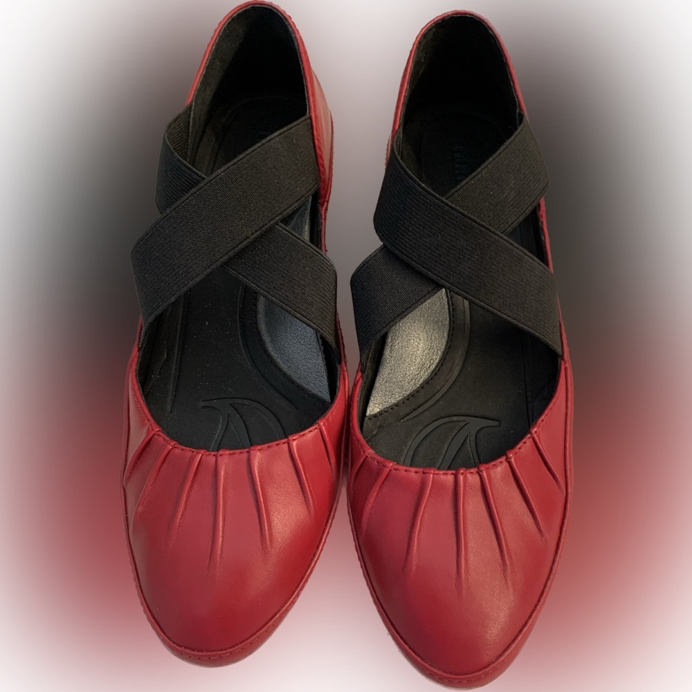 Nurture red and black leather wedged shoes size 7